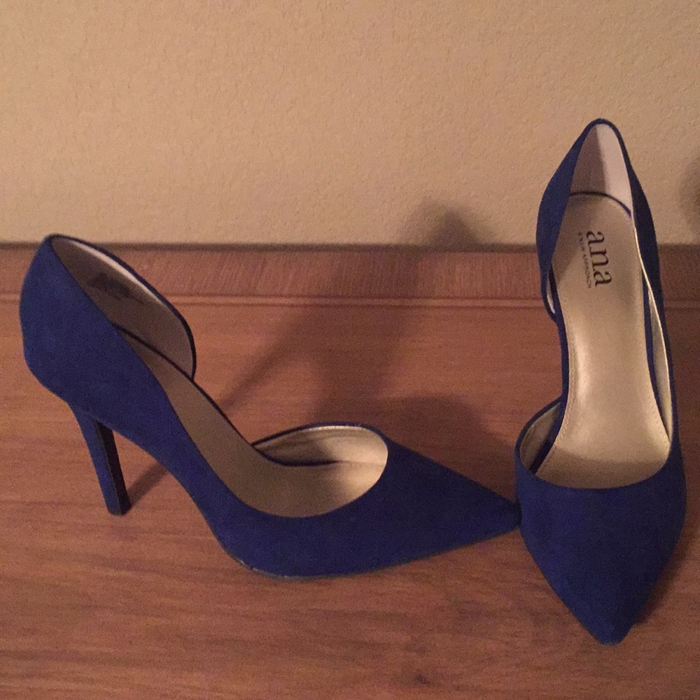 Blue Heels - Picture 2 of 5